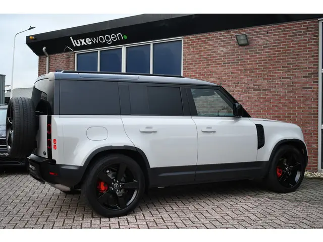 Land Rover Defender 110 3.0 D250 2023 Diesel 33