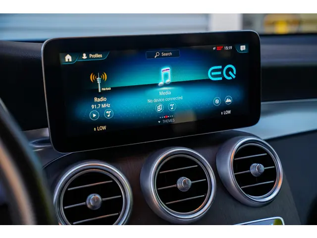 Mercedes-Benz GLC 300e 4MATIC 2021 Hybride Benzine 18