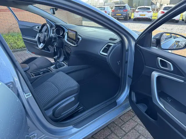 Kia Ceed 1.5 T-GDi DynamicLine, Full Led, 2023 Benzine 23