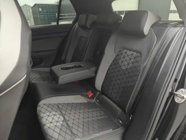 Volkswagen Golf 1.5 eTSI R-Line 2022 Benzine 7