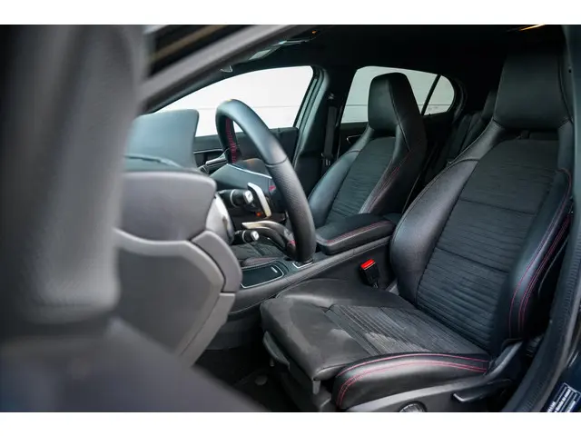 Mercedes-Benz GLA GLA 180 2019 Benzine 6