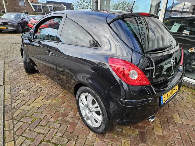 Opel Corsa 1.2-16V BlitZ,complete auto 2014 Benzine 5