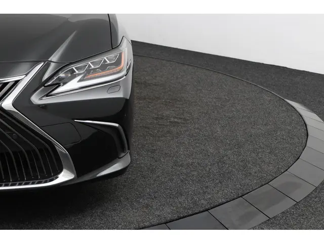 Lexus ES 300h President Line 2020 Hybride Benzine 33