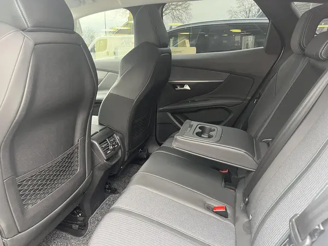 Peugeot 3008 1.2 Turbo 130 PK 2021 Benzine 19