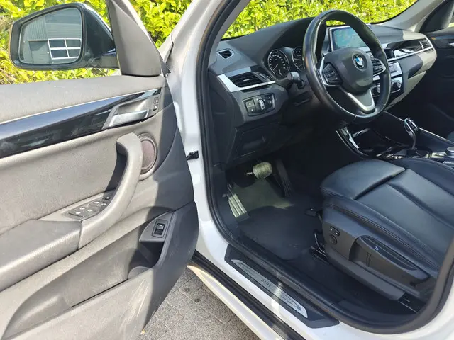 BMW X1 SDrive18i High Executive 2019 Benzine 13