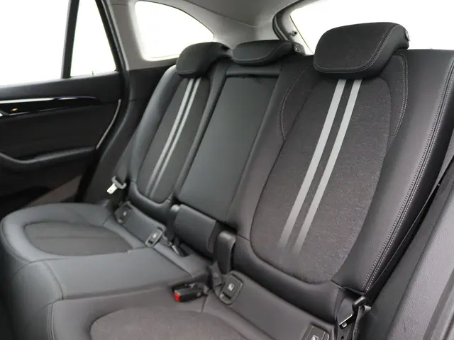 BMW X1 xDrive25e 2022 Hybride Benzine 22