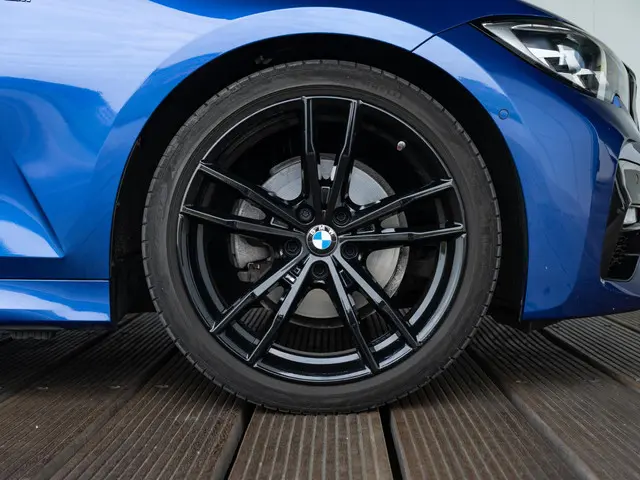 BMW 3 Serie Sedan 320i 2020 Benzine 6