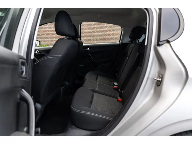 Peugeot 208 1.2 PureTech Active Trekhaak 2017 Benzine 45