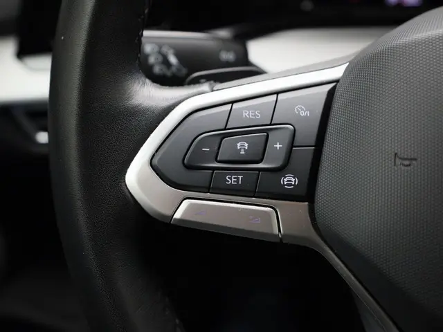 Volkswagen Golf 1.0eTSI/110PK Life DSG 2023 Benzine 8