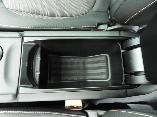 MINI Clubman 1.5 One Salt Business 2018 Benzine 25