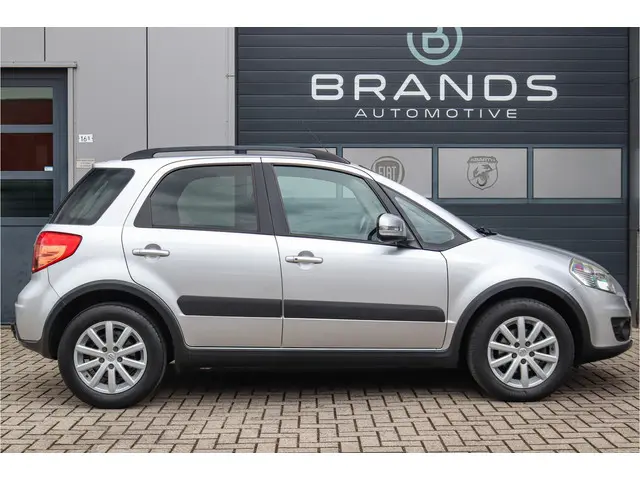 Suzuki SX4 1.6 Executive 2012 Benzine 7