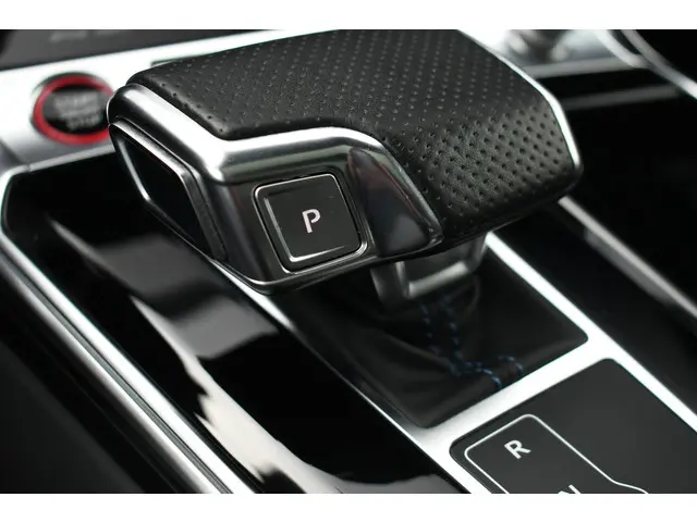 Audi RS6 Avant 4.0 TFSI quattro 2022 Benzine 75