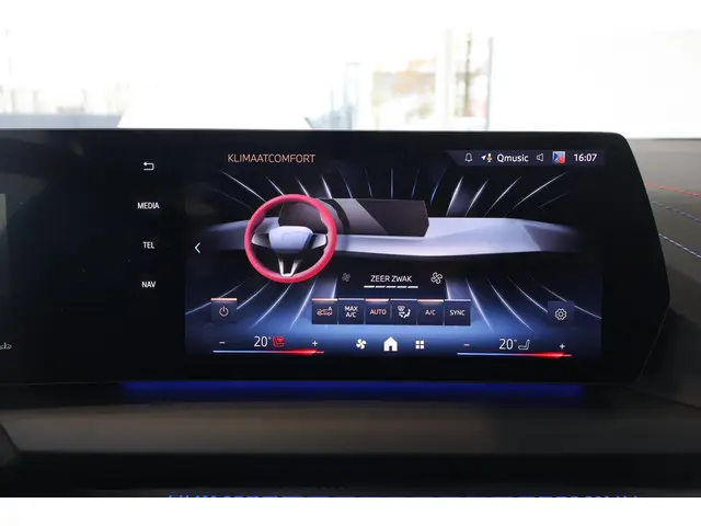 BMW 1 Serie 120 2025 Benzine 18