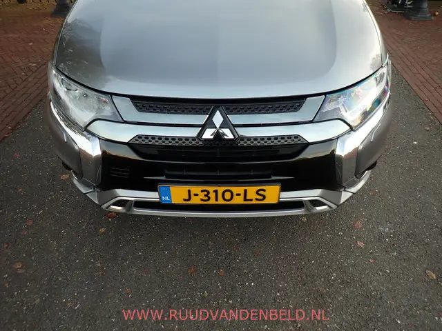 Mitsubishi Outlander 2.4 PHEV Pure 2020 Hybride Benzine 2