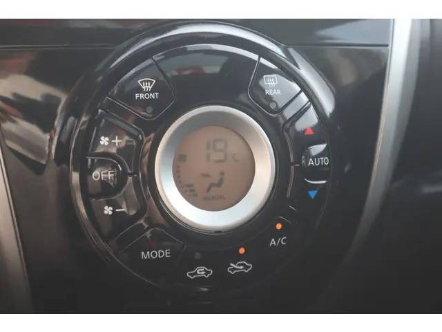 Nissan Note 1.2 DIG-S Tekna 2014 Benzine 30