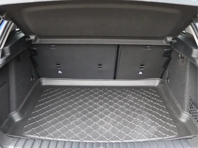 BMW 1 Serie 118i Business Edition 2022 Benzine 51