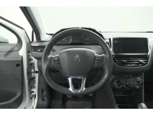 Peugeot 208 PureTech 82 Signature 2018 Benzine 28