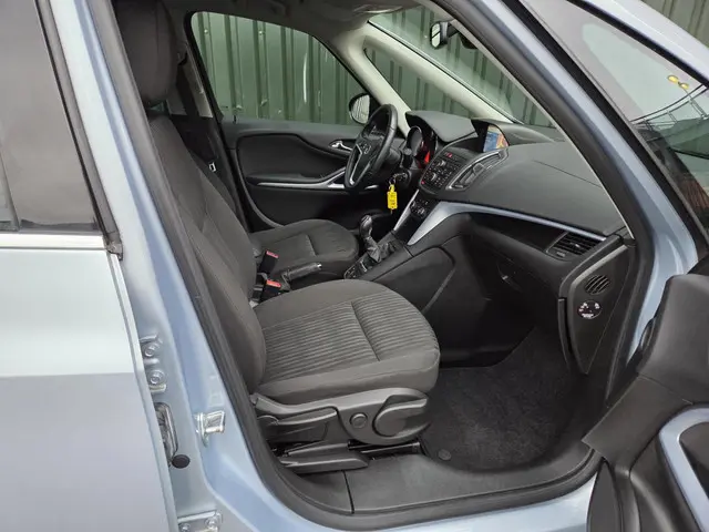 Opel Zafira Tourer 1.4 Berlin NAVIGATIE 2014 Benzine 15