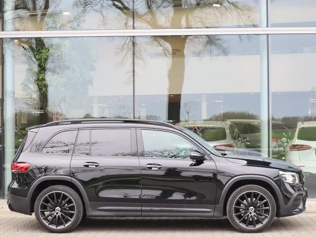 Mercedes-Benz 200-klasse GLB AMG Line 2023 Benzine 4