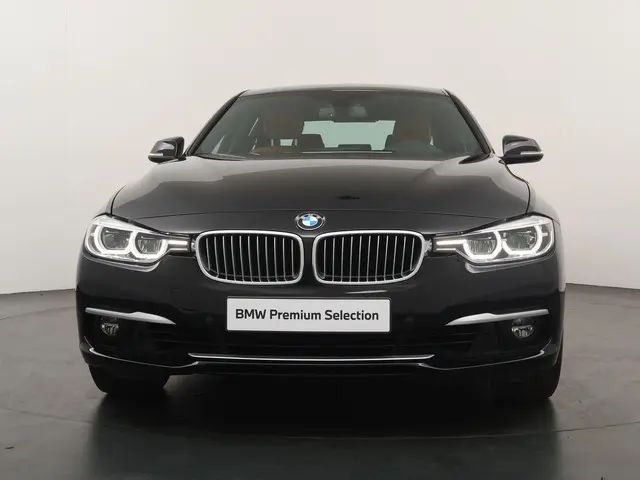 BMW 3 Serie 320i Luxury Edition 2019 Benzine 6