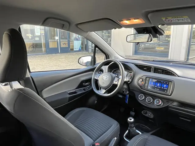 Toyota Yaris 1.0 VVT-i Connect 2019 Benzine 53