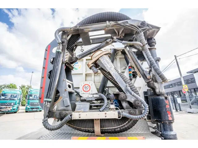 MAN TGS 32.540 8x4-4 BL + MTS 2013 Diesel 8