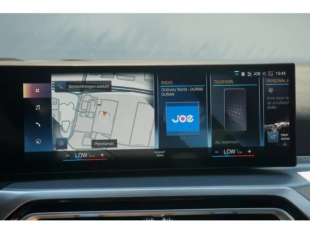 BMW 3 Serie Touring 320i 2024 Benzine 18