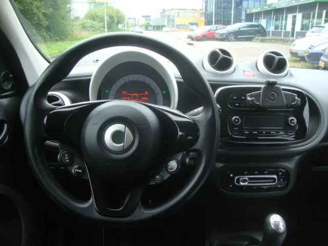 Smart Forfour 1.0 Essential Edition ( 2016 ) 2016 Benzine 19