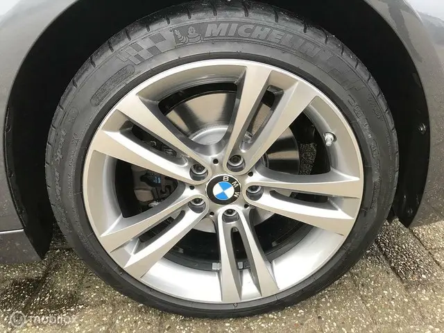 BMW 3 Serie 330i 2018 Benzine 3