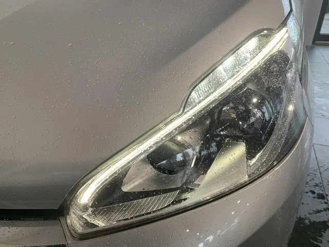Peugeot 208 1.2 PureTech Signature 2018 Benzine 23