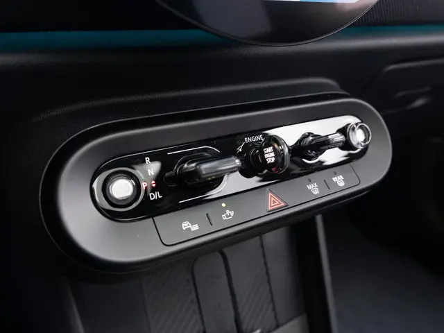 MINI 5-Deurs Cooper C 2025 Benzine 25