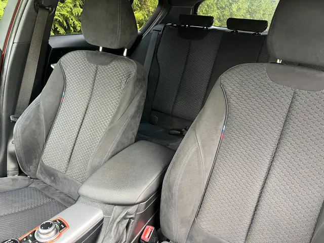 BMW 1 Serie 118i M Sport High Executive 2013 Benzine 31