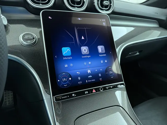 Mercedes-Benz C-Klasse 180 AMG Line 2024 Benzine 29