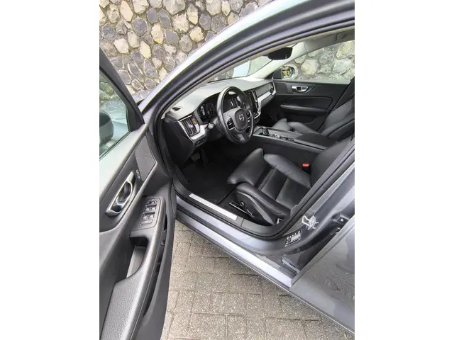 Volvo V60 2.0 B3 Momentum 2021 Hybride Benzine 35