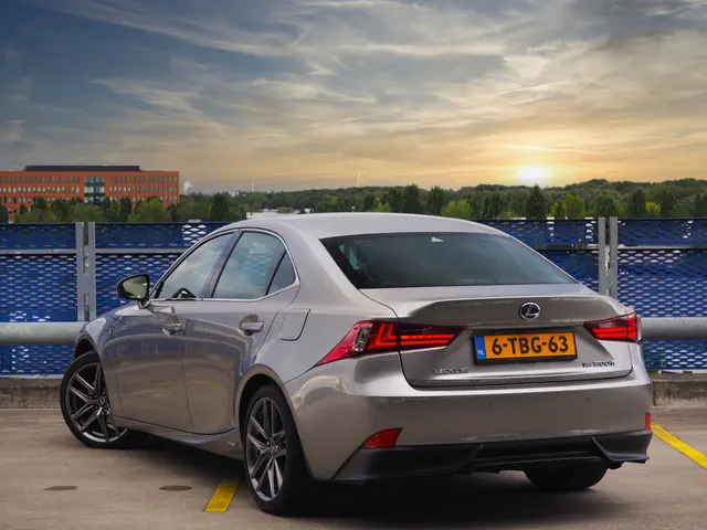 Lexus IS 2