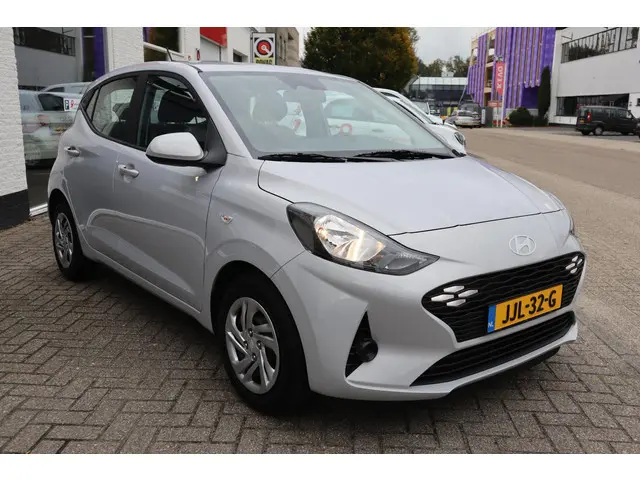 Hyundai i10 1.0 PREMIUM 2025 Benzine 4