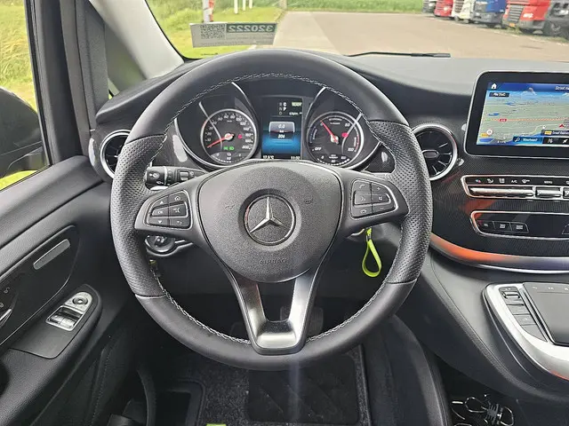 Mercedes-Benz EQV 300 2023 Elektrisch 16