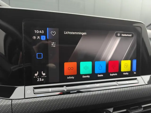 Volkswagen Golf 1.5 eTSI R-Line 2022 Benzine 11