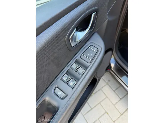 Renault Clio Estate 0.9 TCe Limited 2019 Benzine 9