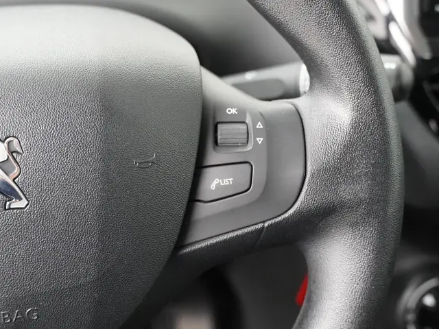 Peugeot 208 1.2 PureTech Blue Lion 2017 Benzine 16