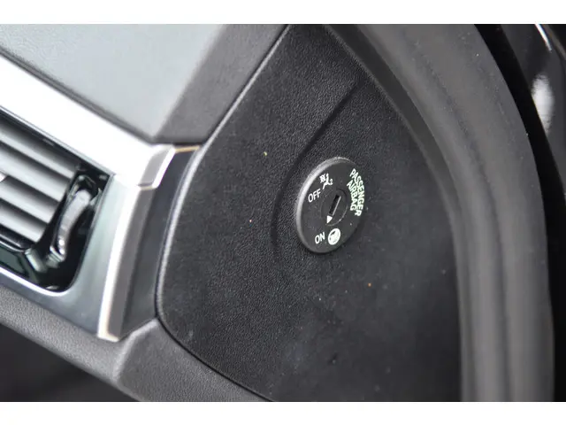 BMW 5 Serie Touring 520i High Executive 2018 Benzine 38