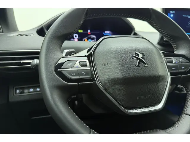 Peugeot 3008 1.2 Hybrid 136 Allure 2024 Hybride Benzine 24