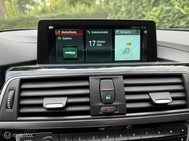 BMW 3 Serie 318i Luxury Edition 2019 2019 Benzine 21