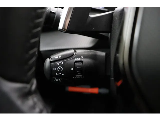 Peugeot 208 1.2 PureTech Allure 2022 Benzine 27