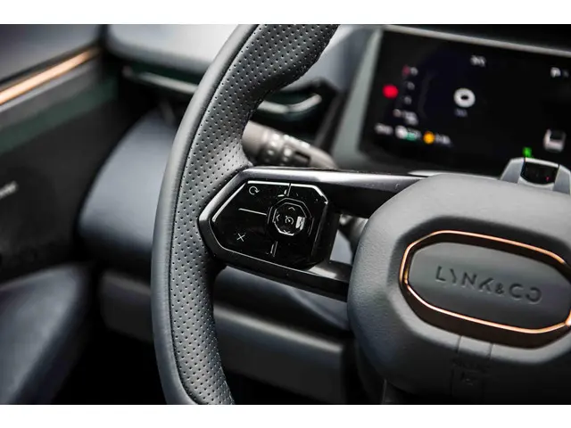 Lynk & Co 08 1.5 More 2026 Hybride Benzine 12