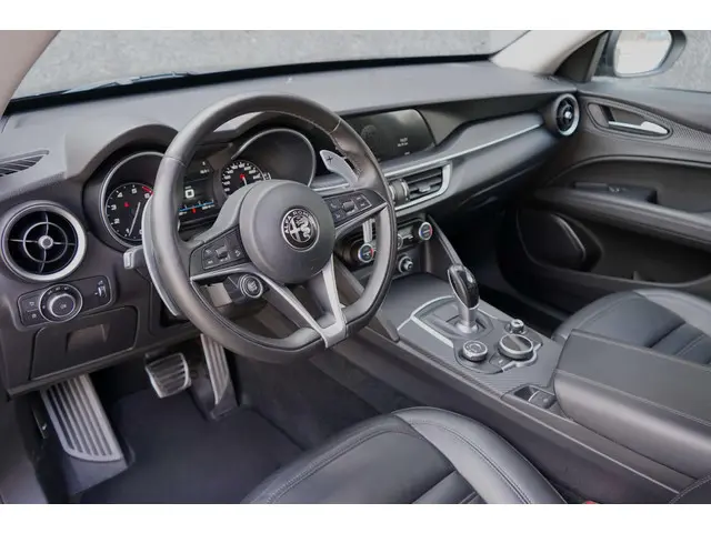 Alfa Romeo Stelvio 2.0 T AWD First Edition 2018 Benzine 17