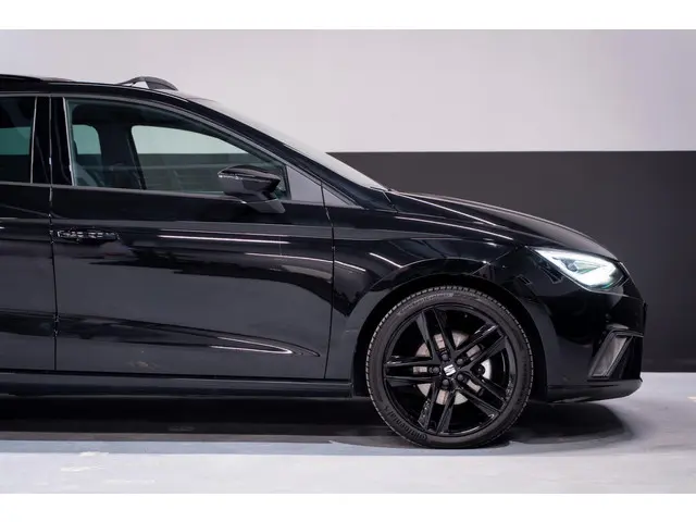 SEAT Ibiza Hatchback FR 1.5 Zwart Pano 2025 Benzine 12