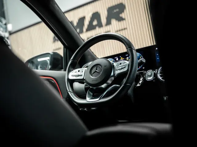 Mercedes-Benz GLA 200 AMG Line 2023 Benzine 36