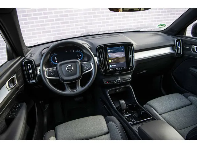 Volvo XC40 2.0 B3 Plus Black Edition 2025 Benzine 11