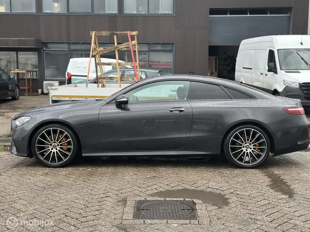 Mercedes-Benz E-Klasse Coupé 200 AMG Line 2021 Benzine 3